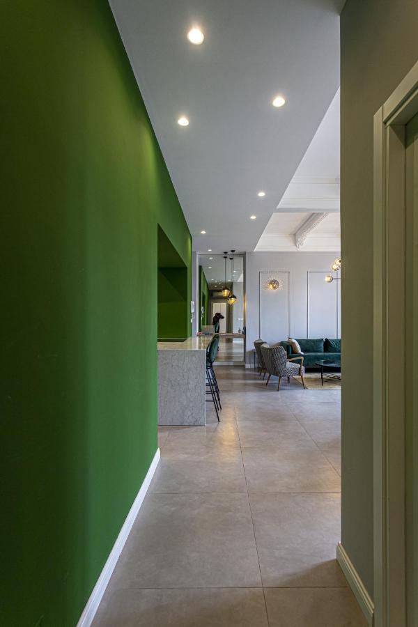 Apartment House *